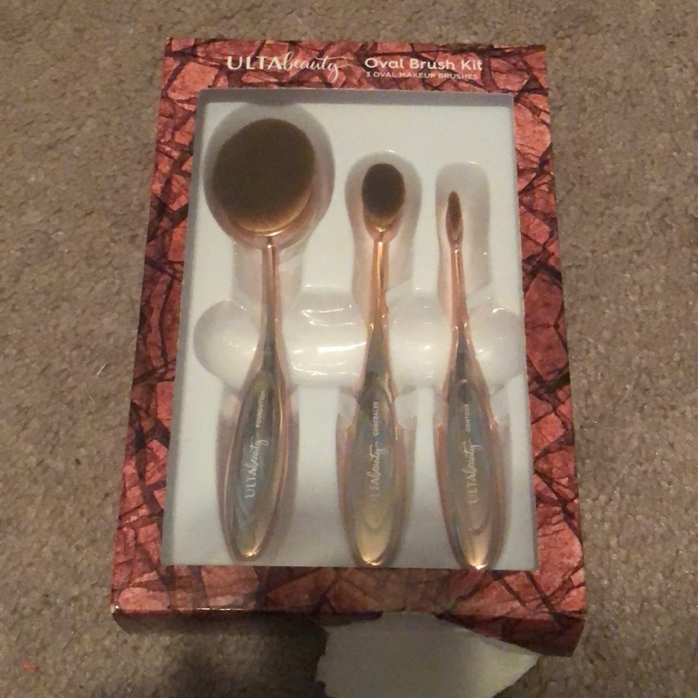 Ultra Beauty Oval Brush Kit